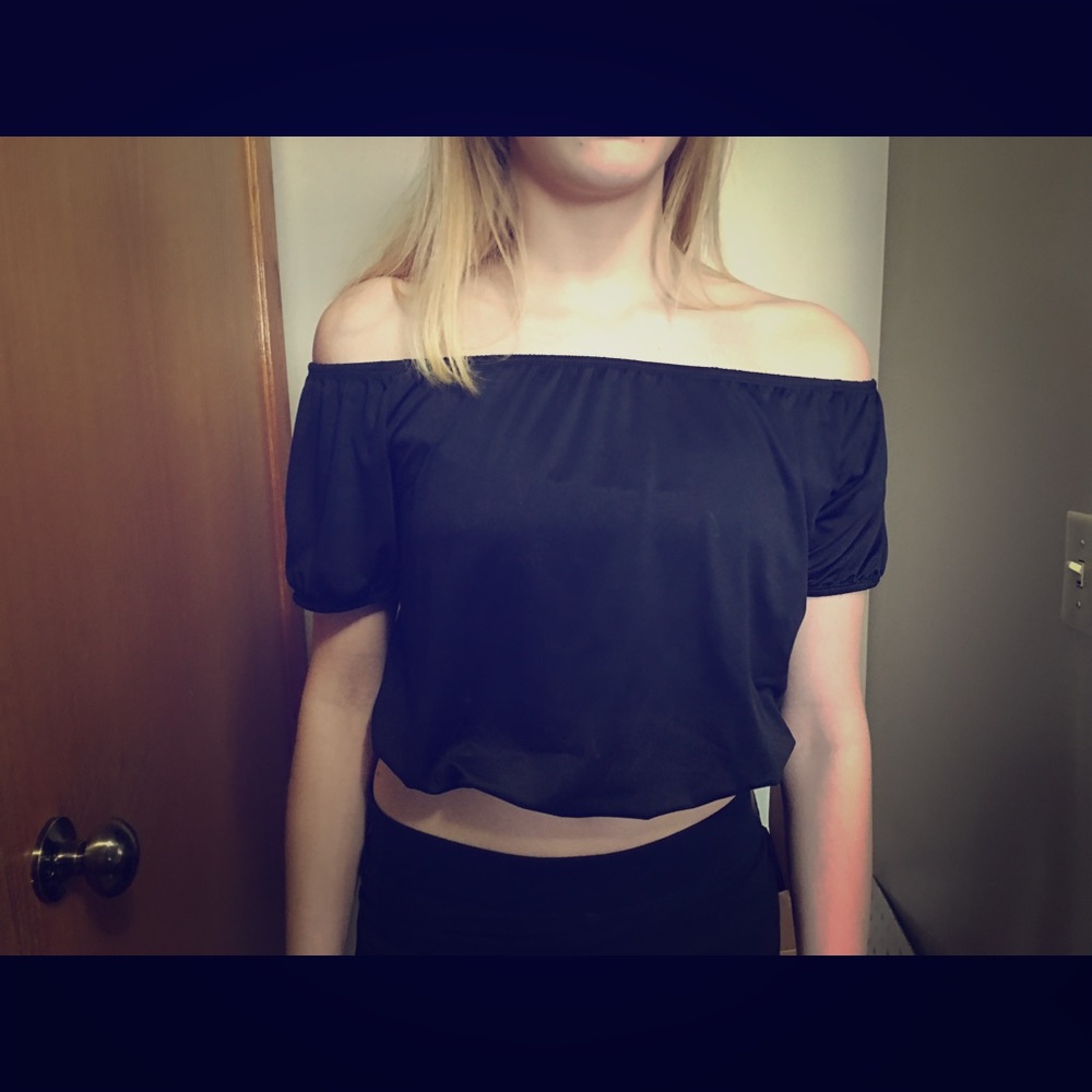Black crop top!
